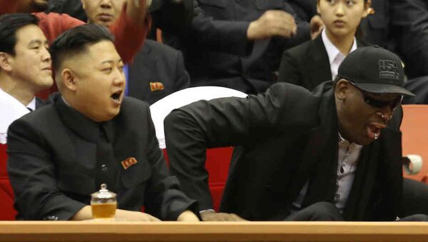 Cựu ngôi sao bóng rổ Dennis Rodman và nhà lãnh đạo Kim Jong-un là hai người bạn. - Sputnik Việt Nam
