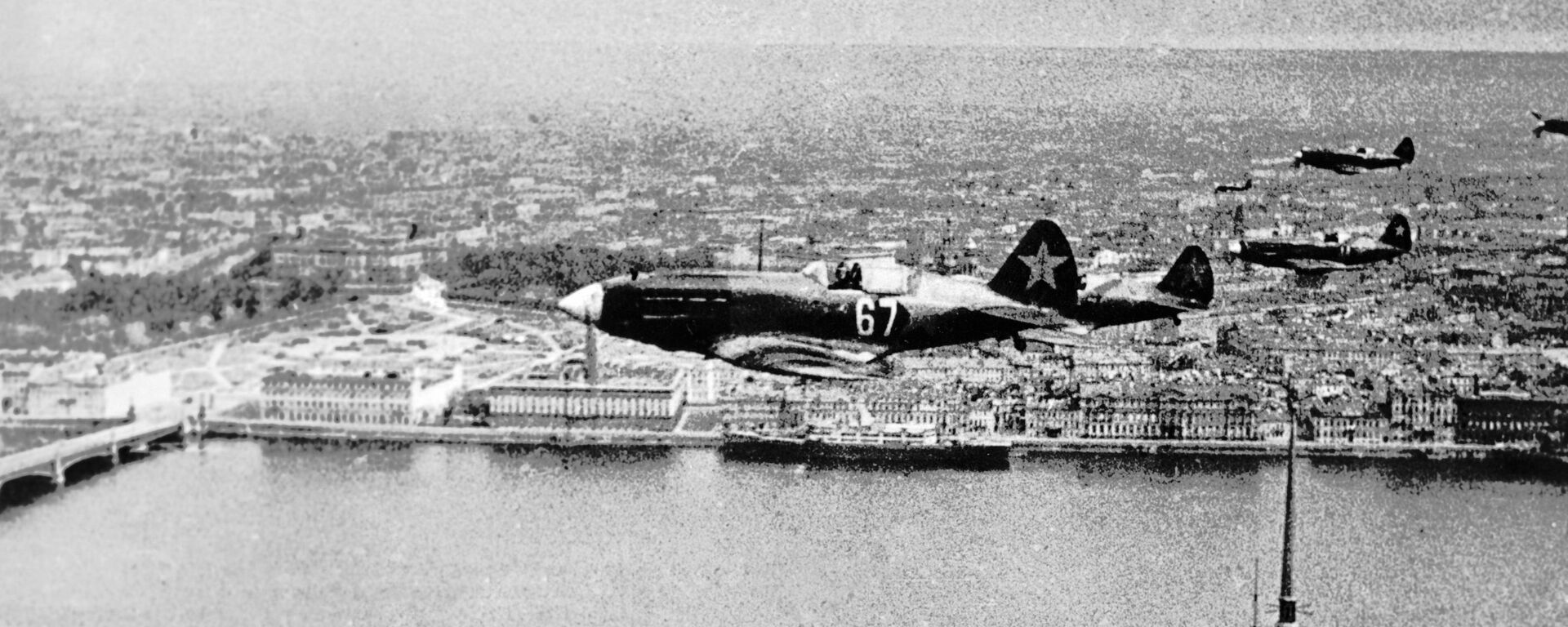 Máy bay chiến đấu của Liên Xô tuần tra không phận trên  thành phố Leningrad ( hiện nay là St. Petersburg). - Sputnik Việt Nam, 1920, 22.06.2023