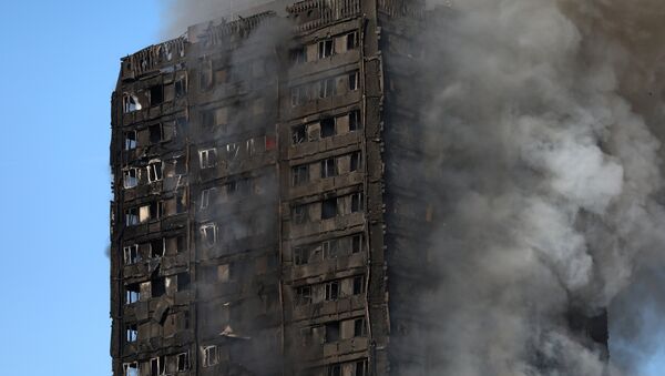 Tại London, đám cháy dữ dội bao trùm tòa nhà chung cư - Sputnik Việt Nam