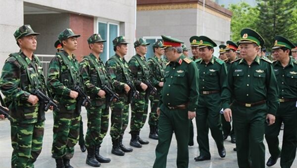 Lãnh đạo Bộ quốc phòng kiểm tra lực lượng tham dự tuần tra liên hợp với phía Trung Quốc - Sputnik Việt Nam