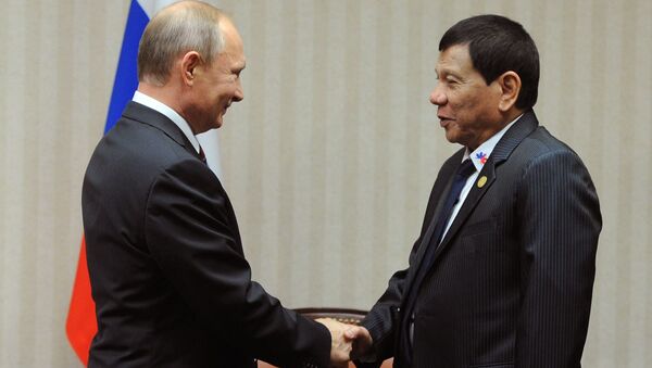 Tổng thống Nga Vladimir Putin và Tổng thống Philippines Rodrigo Duterte - Sputnik Việt Nam