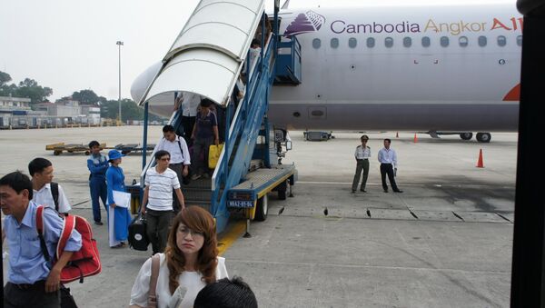 Một chuyến bay khách mua vé của Vietnam Airlines song lên máy bay của Cambodia Angkor Air - Sputnik Việt Nam