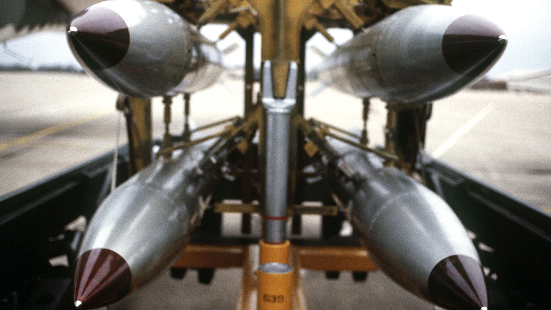 Bom hạt nhân B61 của Mỹ - Sputnik Việt Nam, 1920, 04.10.2021