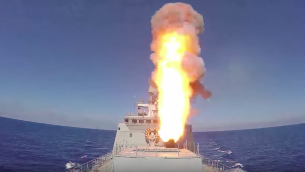 Nga giáng đòn tấn công bằng tên lửa Kalibr vào các vị trí của IS ở Syria (Video) - Sputnik Việt Nam