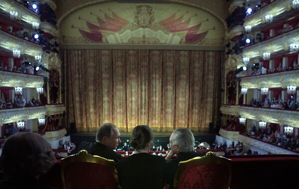 Tổng thống Nga Vladimir Putin và Tổng thống Brasil Michel Temer thăm Nhà hát Bolshoi. - Sputnik Việt Nam