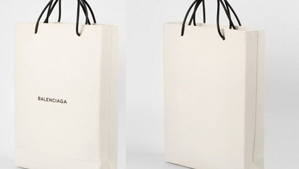 Bạn có nhận thấy sự khác biệt giữa một bên là túi ngàn đô, một bên là túi shopping được phát miễn phí? - Sputnik Việt Nam