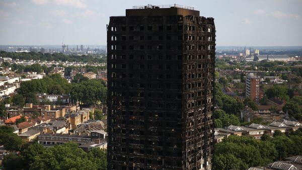 The burnt out remains of the Grenfell apartment tower are seen in North Kensington, London, Britain, June 18, 2017. - Sputnik Việt Nam