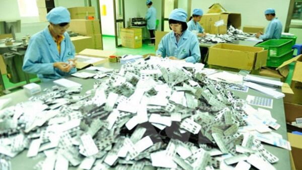 Đóng gói thuốc thành phẩm tại một công ty dược trong nước. - Sputnik Việt Nam