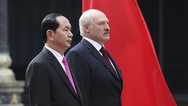 Tổng thống Belarus Alexandr Lukashenko với Chủ tịch Việt Nam Trần Đại Quang - Sputnik Việt Nam