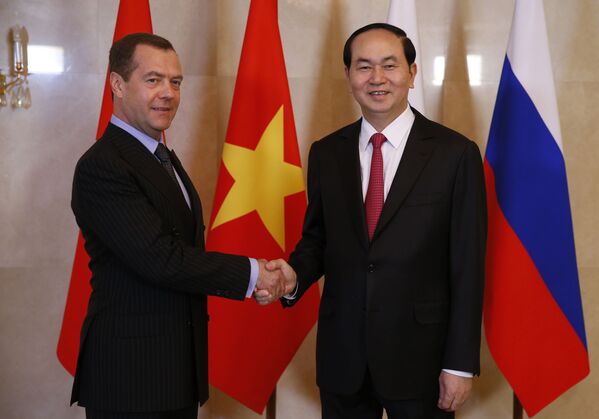 Thủ tướng Nga Dmitry Medvedev gặp Chủ tịch Việt Nam Trần Đại Quang ở Matxcơva. - Sputnik Việt Nam