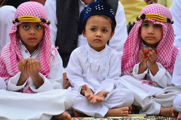Thanh niên Hồi giáo Ấn Độ tham gia cầu nguyện - Sputnik Việt Nam
