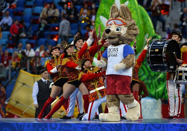 Sói Zabivaka - linh vật chính thức của Giải bóng đá thế giới năm 2018 và Cúp Liên đoàn các châu lục 2017. - Sputnik Việt Nam