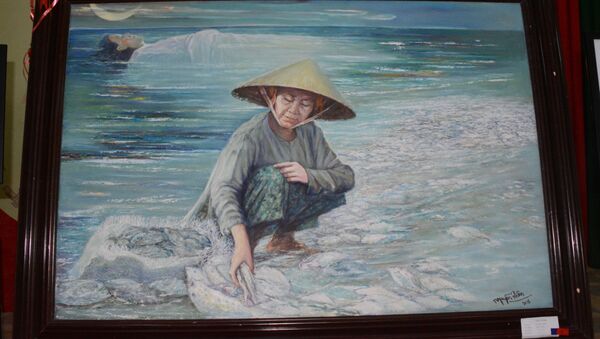 Bức tranh biển chết của họa sĩ Nguyễn Nhân được cho là vi phạm bản quyền (ảnh được trưng bày tịa buổi họp báo) - Sputnik Việt Nam
