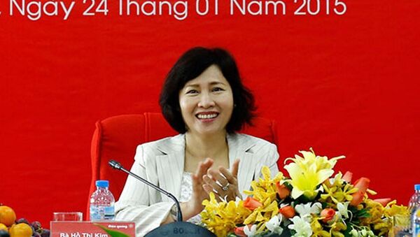 Bà Hồ Thị Kim Thoa trong một lần trở lại Bóng đèn Điện Quang trên cương vị Thứ trưởng - Sputnik Việt Nam