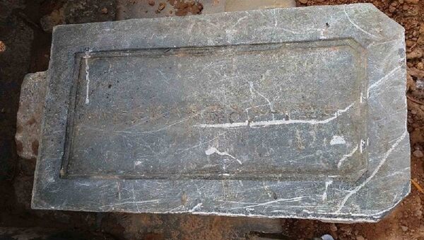 Bia mộ được tìm thấy - Sputnik Việt Nam