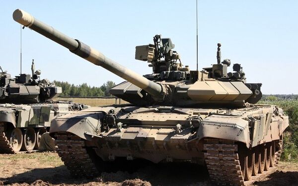 Tuy vậy, kể từ năm nay (2017), T-62 chính thức mất ngôi “hiện đại nhất” về tay xe tăng T-90S. Theo báo cáo của Uralvagonzavod, Việt Nam đã ký hợp đồng mua 64 chiếc xe tăng T-90S và T-90K – những chiếc xe tăng hiện đại hàng đầu thế giới hiện nay. Tuy vậy, kể từ năm nay (2017), T-62 chính thức mất ngôi “hiện đại nhất” về tay xe tăng T-90S. Theo báo cáo của Uralvagonzavod, Việt Nam đã ký hợp đồng mua 64 chiếc xe tăng T-90S và T-90K – những chiếc xe tăng hiện đại hàng đầu thế giới hiện nay. - Sputnik Việt Nam