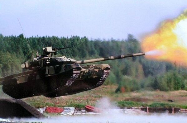 So với T-54/55 hay T-62, T-90 ở một đẳng cấp vượt xa hàng chục năm về hỏa lực, giáp bảo vệ, hệ thống kiểm soát hỏa lực, tính cơ động. - Sputnik Việt Nam