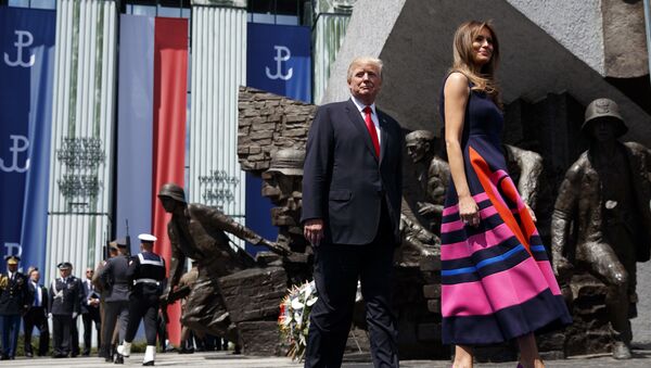 President Donald Trump walks with first lady Melania Trump to deliver a speech at Krasinski Square at the Royal Castle, Thursday, July 6, 2017, in Warsaw - Sputnik Việt Nam