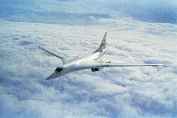 Máy bay ném bom Mỹ B-1 Mỹ thua sút những gì so với Tu-160 của Nga Máy bay ném bom Mỹ B-1 Mỹ thua sút những gì so với Tu-160 của Nga - Sputnik Việt Nam