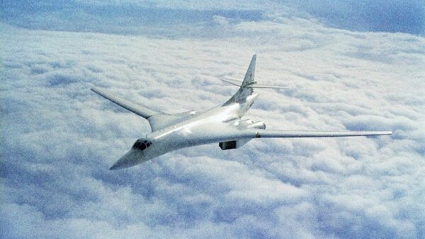 Máy bay ném bom chiến lược Tu-160 - Sputnik Việt Nam