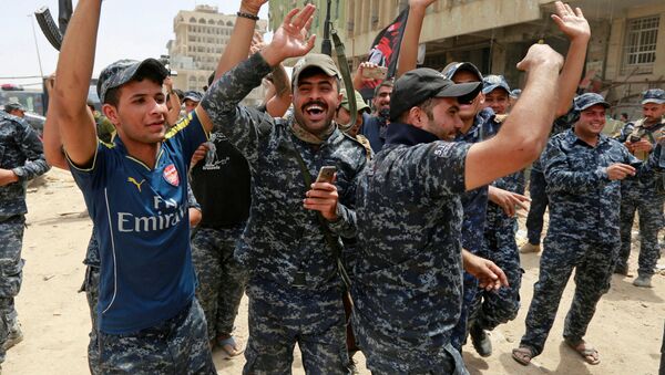 Иракская федеральная полиция радуется в Мосуле - Sputnik Việt Nam