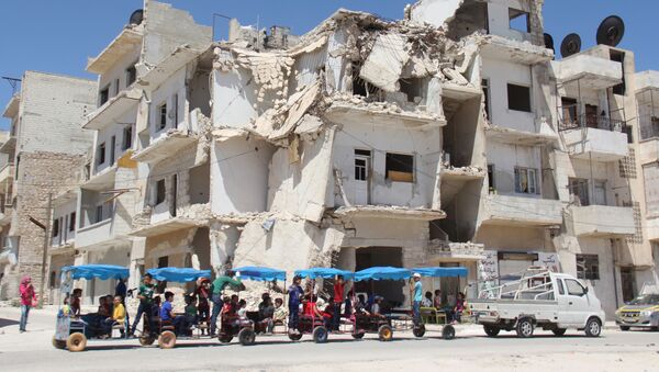 Разрушенное здание в сирийском городе Идлиб - Sputnik Việt Nam