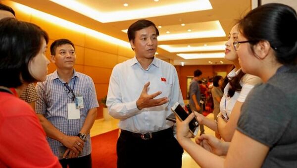 Tổng thư ký Quốc hội Nguyễn Hạnh Phúc trong một lần trao đổi với phóng viên báo chí - Sputnik Việt Nam