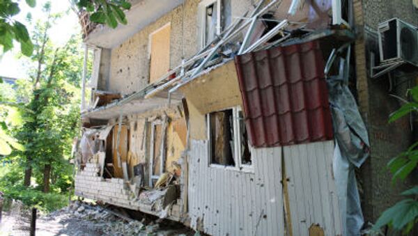 Ngôi nhà bị phá hủy bởi đạn pháo của các lực lượng an ninh Ucraina - Sputnik Việt Nam