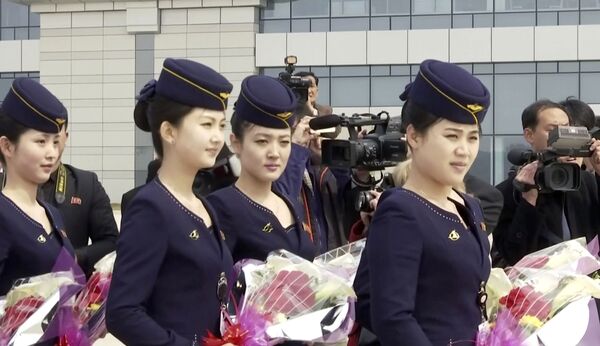 Tiếp viên hãng hàng không Bắc Triều Tiên Air Koryo tại sân bay Bình Nhưỡng - Sputnik Việt Nam