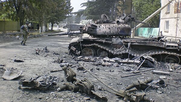 xe tăng bị phá hủy trên chiến trường thành phố Tskhinvali - Sputnik Việt Nam