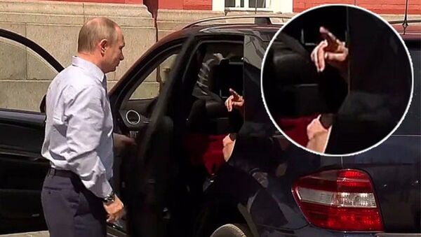 Peskov nói về người khách bí ẩn trong chiếc xe hơi của Tổng thống Putin - Sputnik Việt Nam