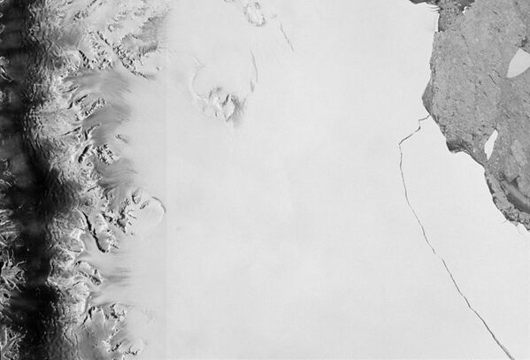 Những bức  ảnh chụp từ vũ trụ. Một núi băng khổng lồ 6000 km tách ra từ thềm băng Larsen ở Nam Cực - Sputnik Việt Nam