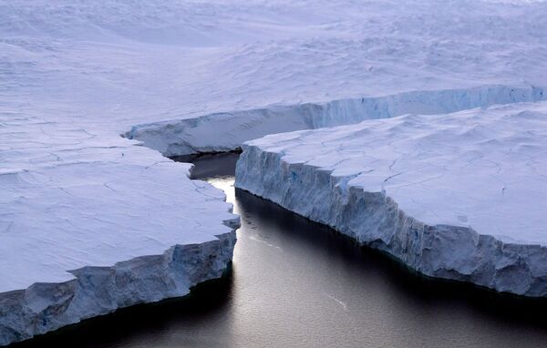 Tảng băng nứt ở Nam Cực. - Sputnik Việt Nam