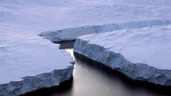 Tảng băng nứt ở Nam Cực. - Sputnik Việt Nam