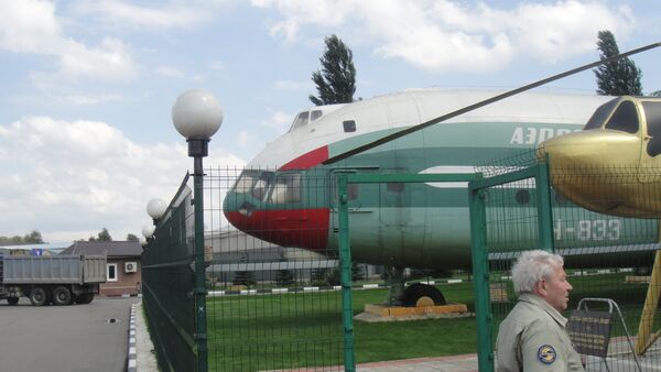 Phần mũi và cabin buồng lái trực thăng V-12. - Sputnik Việt Nam