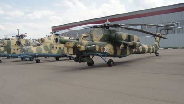 Trực thăng chiến đấu Mi-28 Thợ săn đêm và Mi-24 Cá sấu. - Sputnik Việt Nam