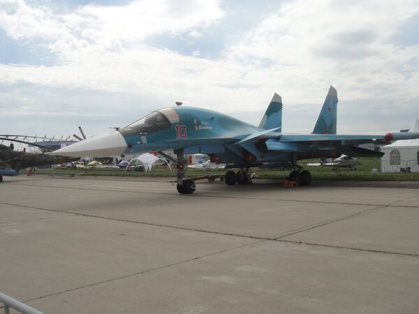 Máy bay ném bom mặt trận Sukhoi Su-34 mang tên Anh hùng Oleg Peshkov, phi công Nga bị giết hại ở Syria. - Sputnik Việt Nam