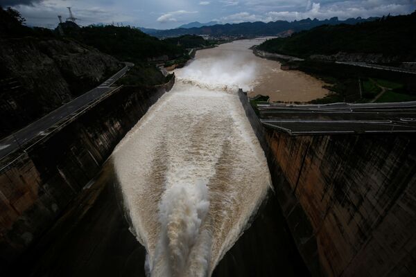 Nhà máy thủy điện Hòa Bình xả nước sau bão - Sputnik Việt Nam