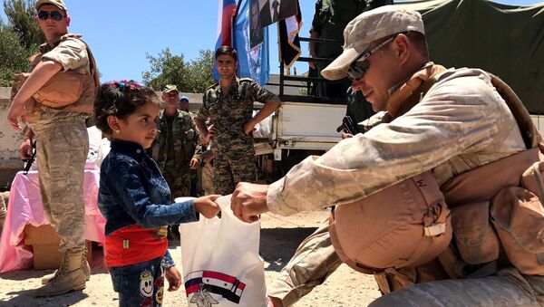 Trung tâm Nga về hòa giải các bên tham chiến cung cấp viện trợ nhân đạo đến  tỉnh Quneitra của Syria. - Sputnik Việt Nam