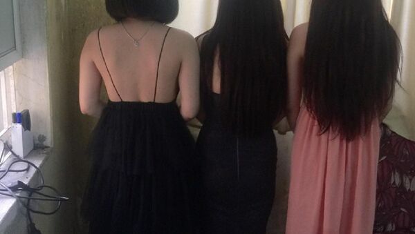 Công an bắt quả tang 3 gái bán dâm thuộc đường dây của Thương - Sputnik Việt Nam