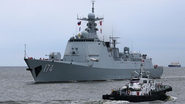 Tàu khu trục tên lửa Hefei trong đội tàu chiến của lực lượng hải quân Trung Quốc cập cảng Baltisk để tham gia tập trận Trung-Nga Hợp tác Biển - 2017. - Sputnik Việt Nam