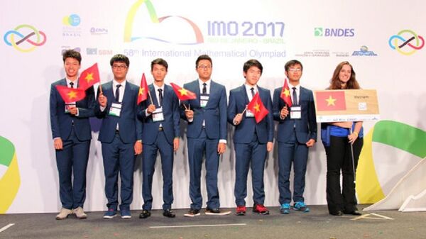6 thí sinh đội tuyển quốc gia Việt Nam đều giành huy chương tại kỳ thi Olympic Toán học quốc tế 2017 - Sputnik Việt Nam