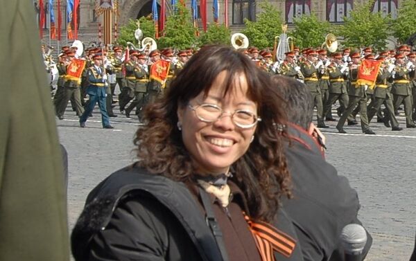 Nhà báo Điệp Anh tác nghiệp trên Quảng trường Đỏ, Moskva - Sputnik Việt Nam