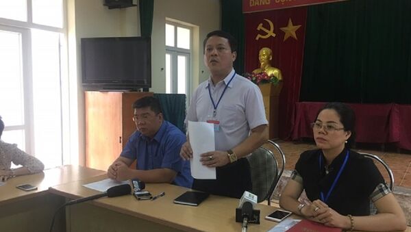 Ông Phạm Thanh Cao, Phó Giám đốc Sở Tư pháp Hà Nội trao đổi với báo chí về vụ việc - Sputnik Việt Nam