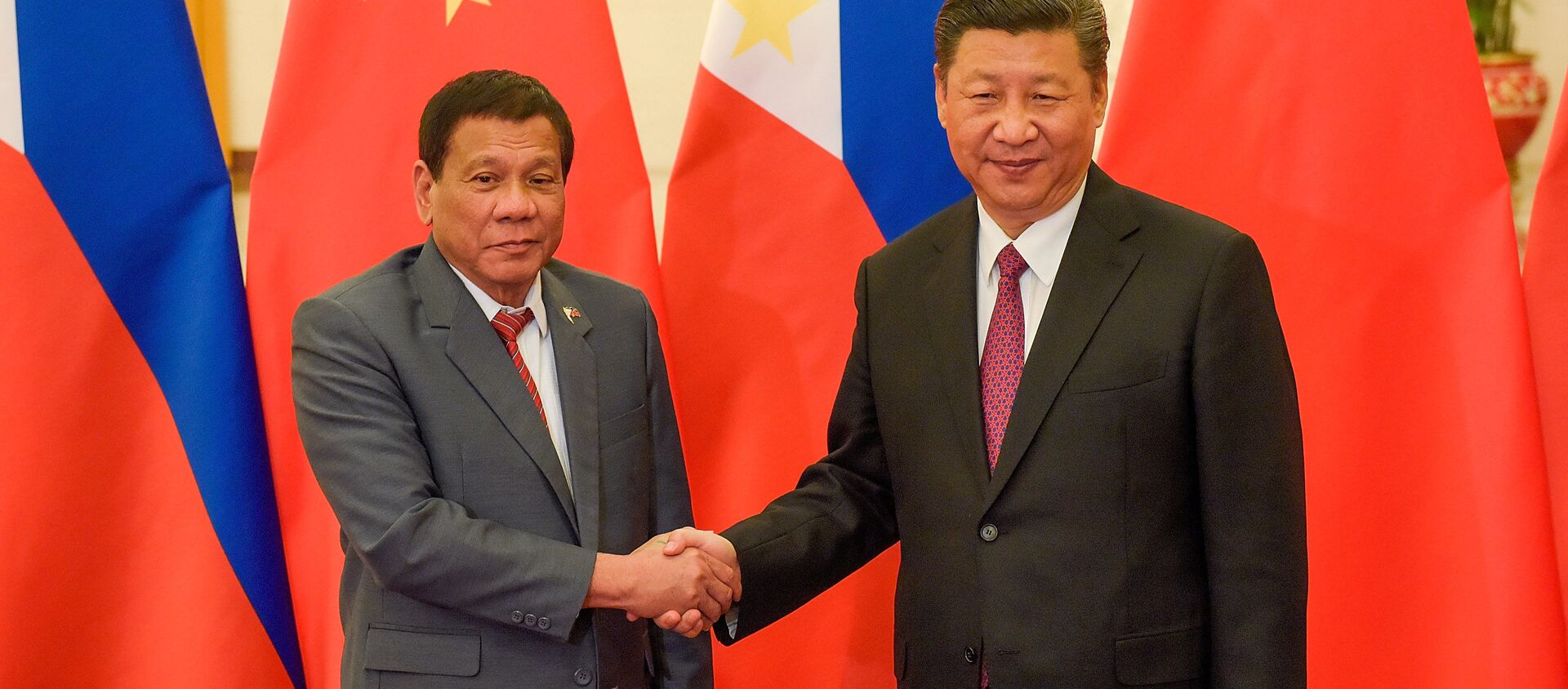 Tổng thống Philippines Rodrigo Duterte và Chủ tịch Trung Quốc Tập Cận Bình  - Sputnik Việt Nam, 1920, 23.08.2019