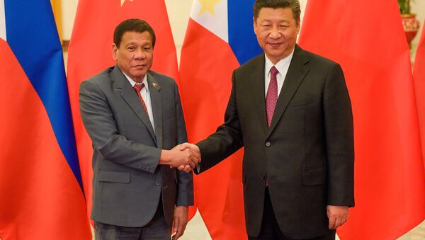 Tổng thống Philippines Rodrigo Duterte và Chủ tịch Trung Quốc Tập Cận Bình  - Sputnik Việt Nam