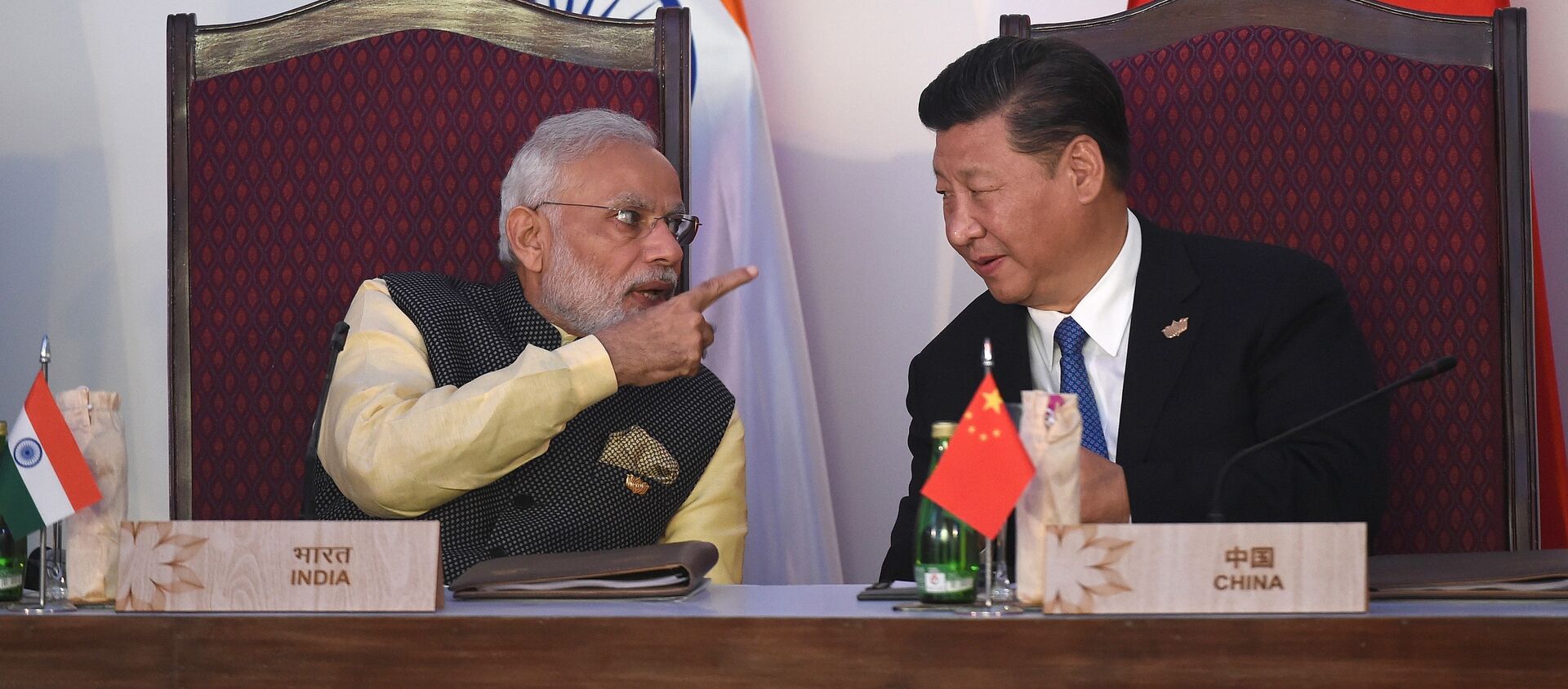Thủ tướng Ấn Độ Narendra Modi nói chuyện với Chủ tịch Trung Quốc Tập Cận Bình - Sputnik Việt Nam, 1920, 05.04.2021