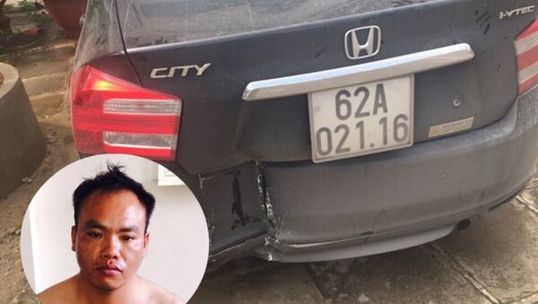 Chiếc xe tang vật cùng nghi phạm trộm xe - Sputnik Việt Nam
