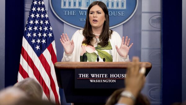 White House deputy press secretary Sarah Huckabee Sanders talks to the media during the daily press briefing at the White House in Washington - Sputnik Việt Nam