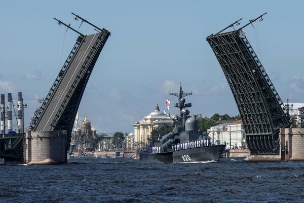 Saint-Peterburg.  Tàu tuần phòng tên lửa của đề án 12.411 Molniya-1 thuộc Hạm đội Baltic của Nga trong cuộc diễn tập chuẩn bị cho diễu binh kỷ niệm Ngày Hải quân Nga. - Sputnik Việt Nam